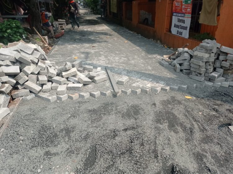 JPK Desak Camat Curug Benahi Paving Blok Tumpang Tindih Milik CV. Cipta Insan Madani