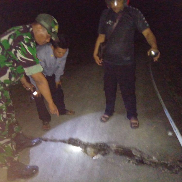 PERGERAKAN TANAH DI PASIRMUNJUL, JALAN DAN RUMAH WARGA MENGALAMI KERUSAKAN