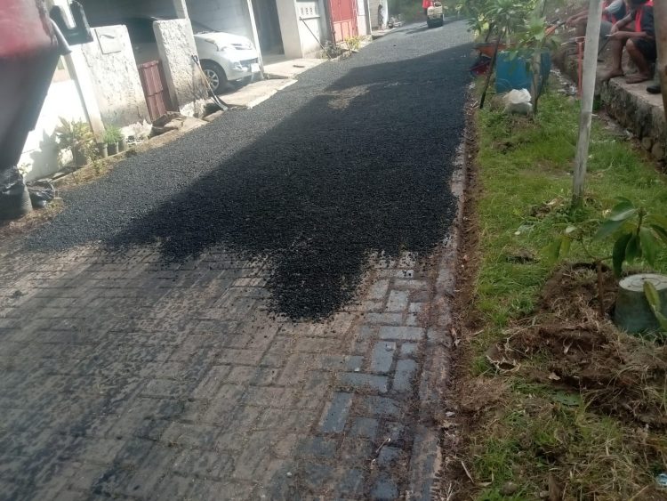 Pemborongnya Kabur, Proyek Hotmix di Grand Tigaraksa Residence Diduga Dikerjakan Kontraktor Amatiran