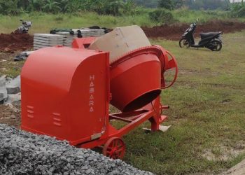 Mesin Mixer Dianggurin, Pembangunan Sarpras Stadion Mini Curug Diduga Gunakan Teknis Pengecoran Adukan Kering