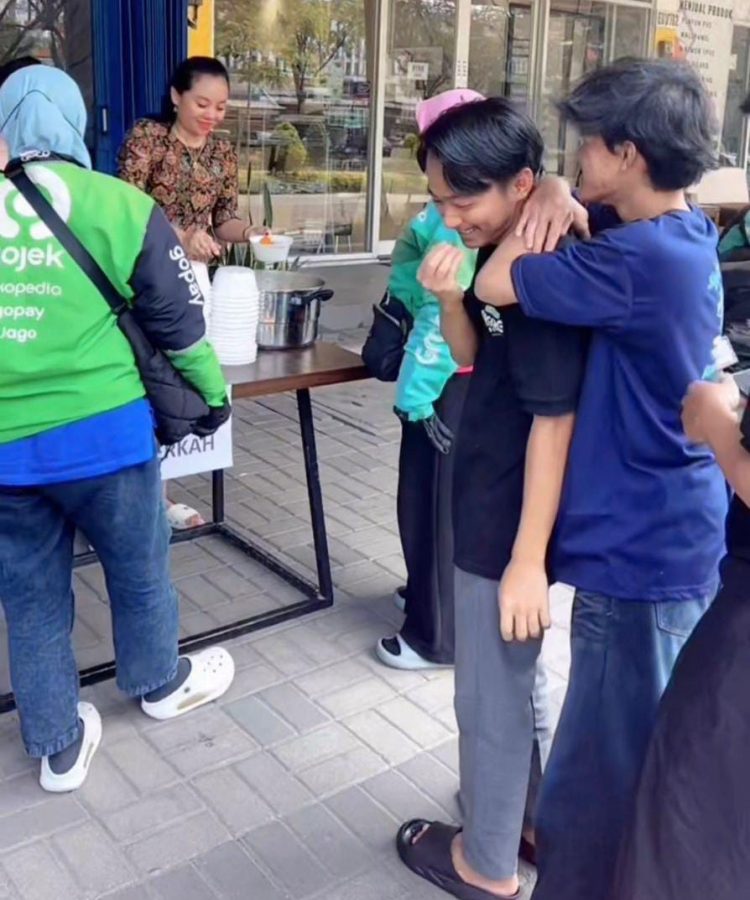 Adakan Kegiatan Jum’at Berkah, A Zhui Zhan Banjir Dukungan Masyarakat