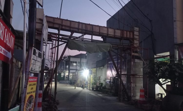 Pembangunan Gapura di Perum Griya Karawaci Diduga Gunakan Besi Banci, Dinas Diminta Segera Evaluasi