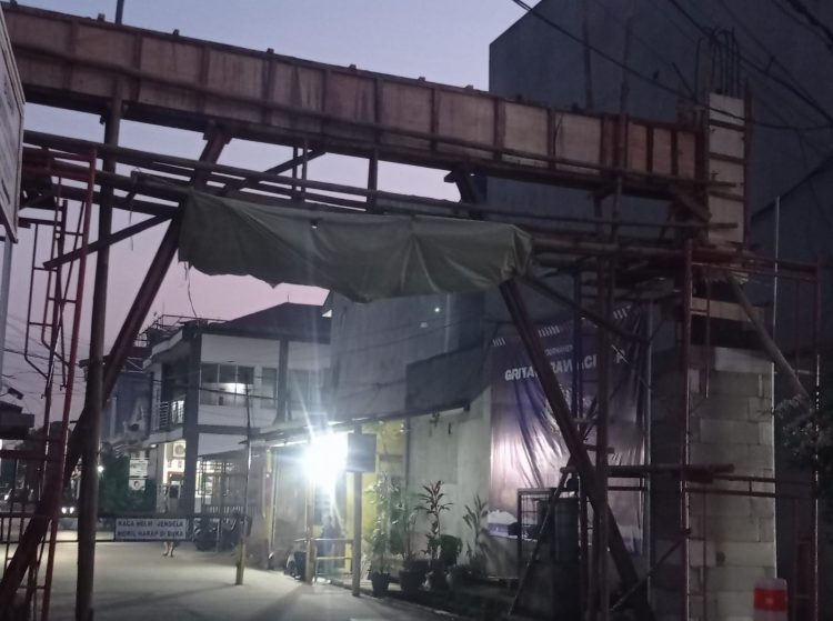 Pembangunan Gapura Griya Karawaci Diduga Gunakan Besi Banci, Dewan Imam Sucipto Diminta Tinjau Langsung