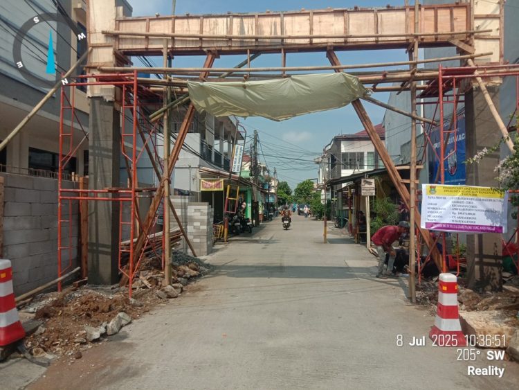 Warga Perum Griya Karawaci Apresiasi Atas Realisasi Pembangunan Gapura Aspirasi Dewan Imam Sucipto