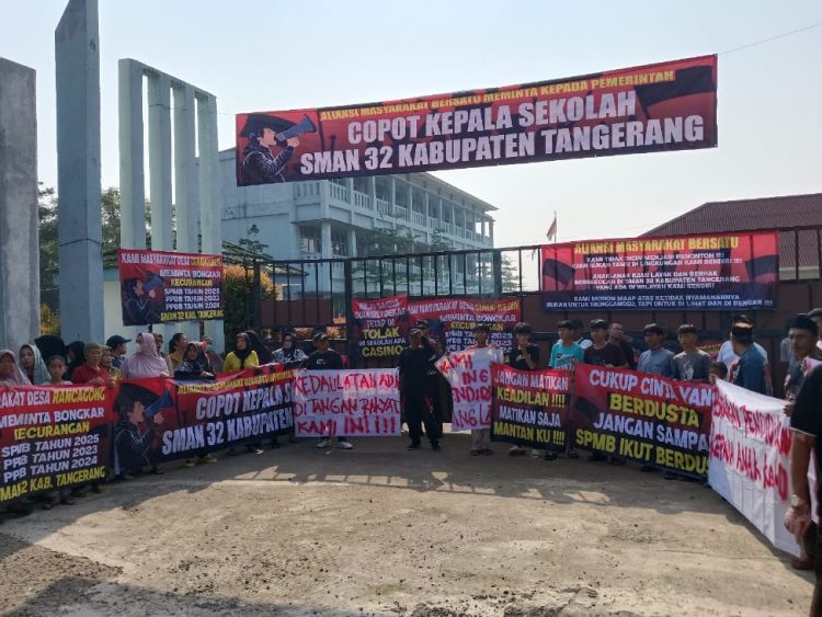 Anak Yatim Ditolak, Warga Geram: SMAN 32 Terjerat Dugaan Kecurangan!