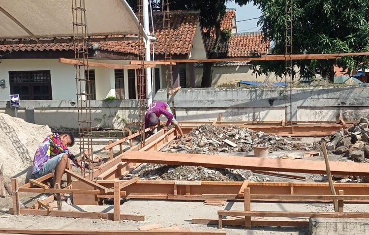 Adanya Indikasi Korupsi, Proyek Misterius Muncul di Kantor Kelurahan Curug Kulon, Lurahnya Diem-Diem Bae