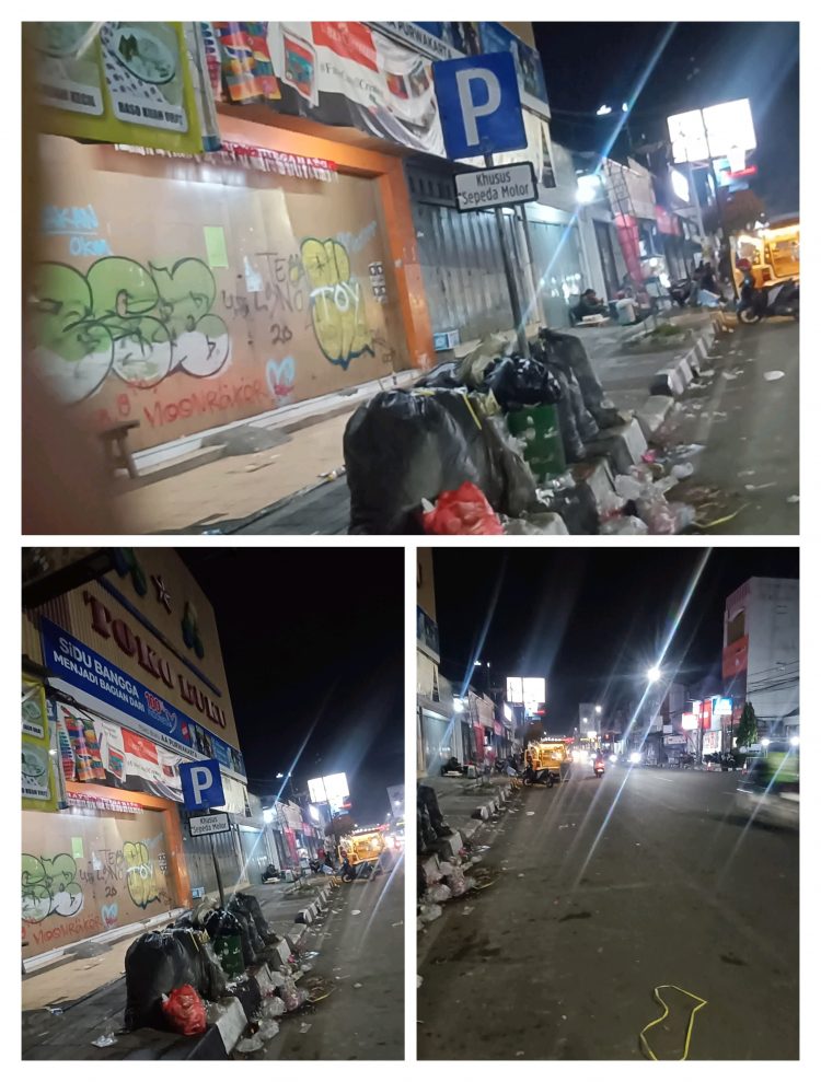 Purwakarta Kota Bersih? Tumpukan Sampah di Depan Toko AA Jadi Sorotan