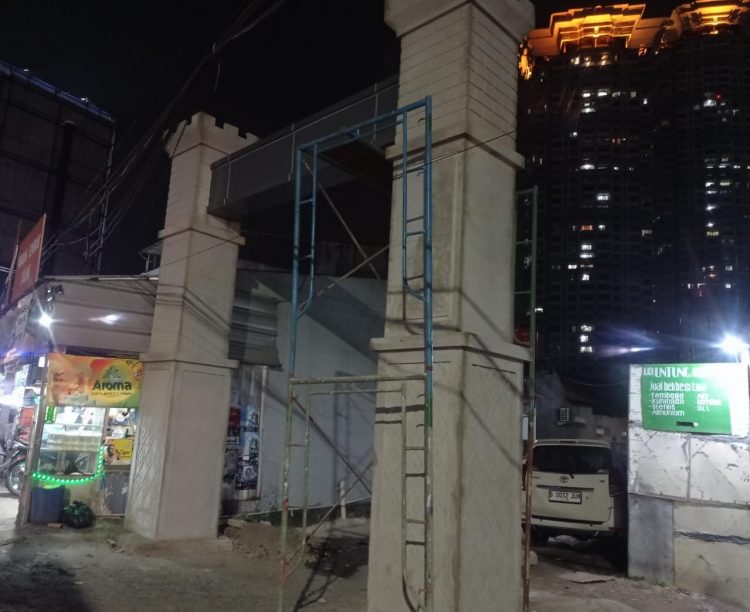 Tak Sebanding, Diduga Pembangunan Gapura Bernilai Ratusan Juta di Kelapa Dua Tak Sesuai Ekspektasi