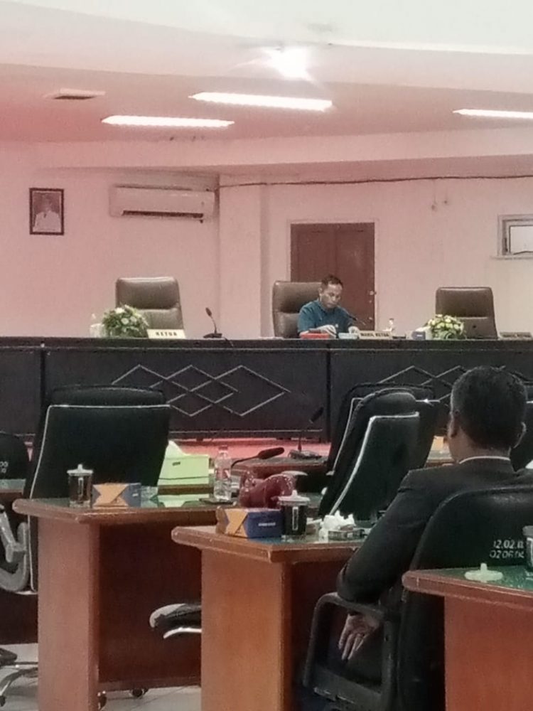 Rapat Paripurna Penyampaian Pandangan Umum Fraksi DPRD Dihadiri Oleh Wabup Nias