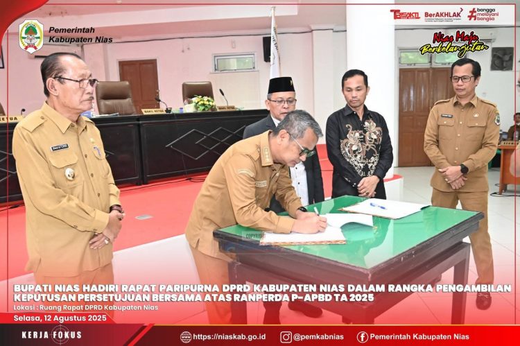 BUPATI NIAS HADIRI RAPAT PARIPURNA DPRD DALAM RANGKA PENGAMBILAN KEPUTUSAN PERSETUJUAN BERSAMA RANPERDA PERUBAHAN APBD TA 2025