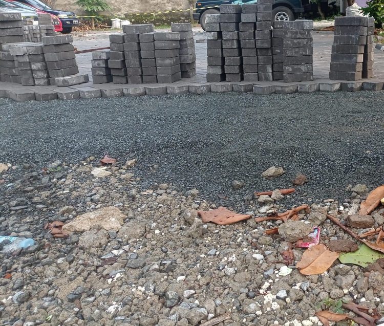 Tak Pasang Papan Informasi, Proyek Pemeliharaan Paving Block di Catalina Diduga Banyak Kecurangan