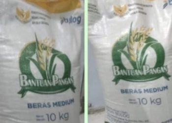 Warga Protes Terkait Bantuan Beras Dari Pemerintah Di Duga Tidak Layak Di Makan