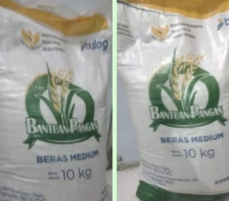 Warga Protes Terkait Bantuan Beras Dari Pemerintah Di Duga Tidak Layak Di Makan