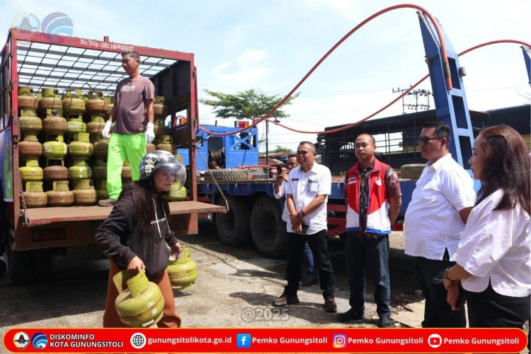 Wali Kota Gunungsitoli Tinjau Pelaksanaan Operasi Pasar Khusus LPG Tabung 3 Kg di Tiga Lokasi, Tanggap Keluhan Masyarakat