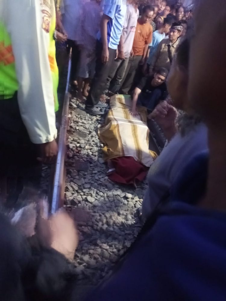 Santri di Purwakarta Terserempet Kereta Api Saat Hendak Menyeberang Rel