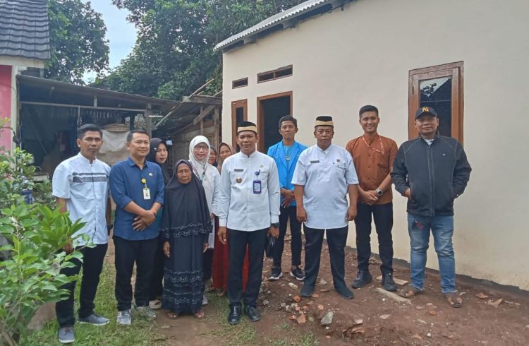 Mendapat Bantuan Bedah Rumah, Warga Serdang Wetan Berterima Kasih ke Pemerintah Kecamatan Legok