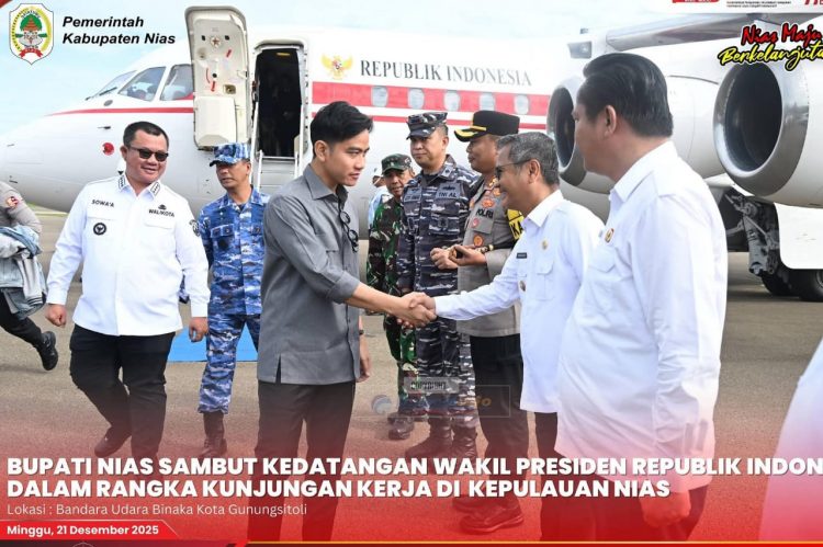 BUPATI NIAS SAMBUT KEDATANGAN WAKIL PRESIDEN REPUBLIK INDONESIA DI KEPULAUAN NIAS