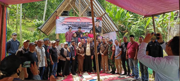 Launching Panen Perdana Kolam Ikan BAPEKSI di Wanayasa, Diresmikan Ketua Umum DPP TB Hasanuddin