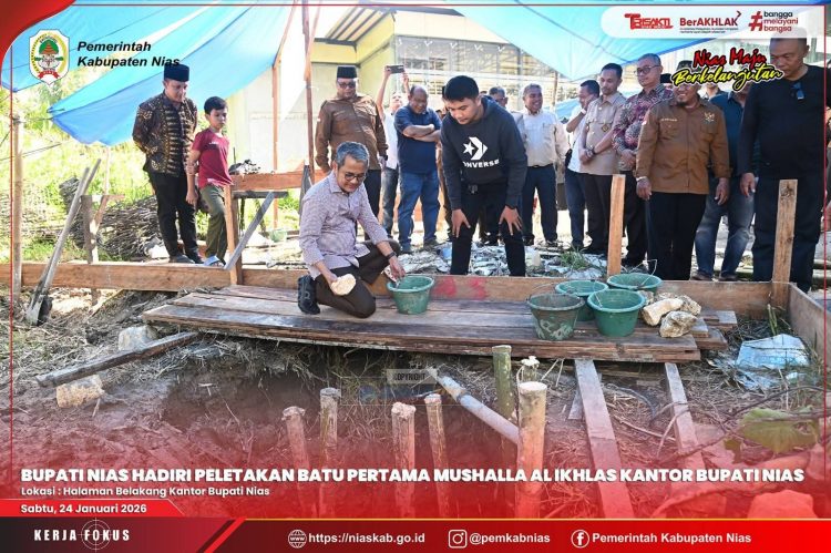 BUPATI NIAS LETAKKAN BATU PERTAMA PEMBANGUNAN MUSHALLA AL IKHLAS
