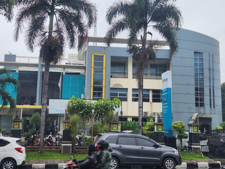 Kepala UPL PLN Purwakarta Enggan Temui Insan Pers, Jurnalis Kecewa