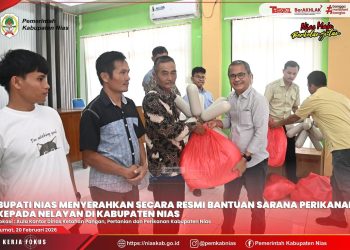 BUPATI NIAS SERAHKAN BANTUAN SARANA PERIKANAN, PERKUAT KETAHANAN PANGAN DAN DORONG KESEJAHTERAAN NELAYAN