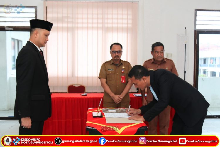 Sekda Kota Gunungsitoli Melantik dan Mengambil Sumpah/Janji Jabatan PNS di Lingkungan Pemerintah Kota Gunungsitoli