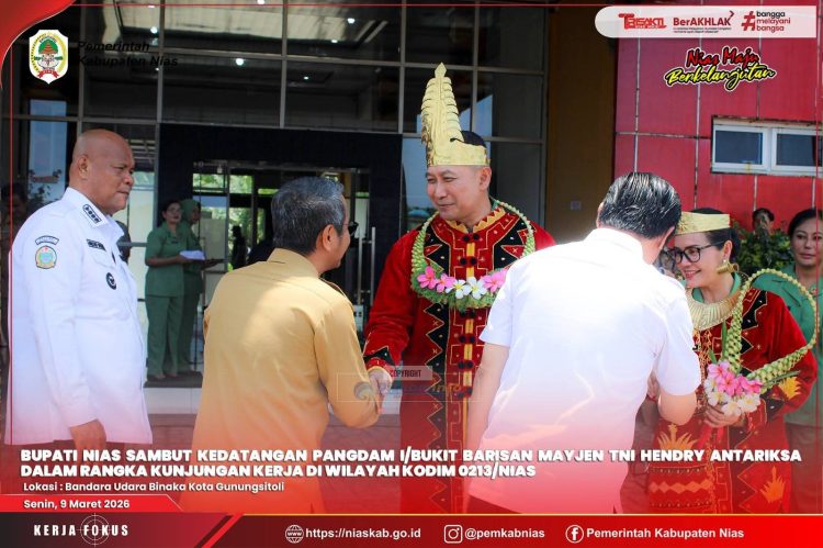 BUPATI NIAS SAMBUT KEDATANGAN PANGDAM I/BUKIT BARISAN DI BANDARA BINAKA