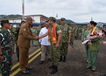 Bupati Nias Utara Sambut Kepala Staf Angkatan Darat di Bandara Binaka