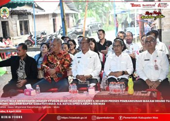 BUPATI NIAS HADIRI IBADAH SYUKUR KELUARGA KETUA DPRD KABUPATEN NIAS