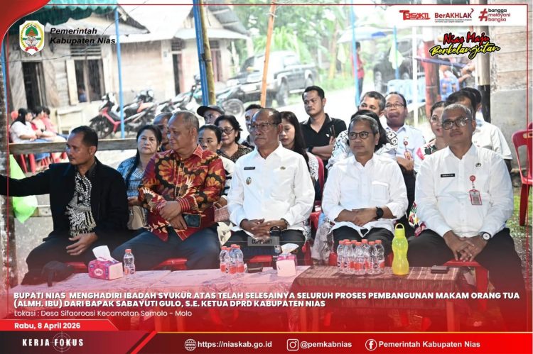 BUPATI NIAS HADIRI IBADAH SYUKUR KELUARGA KETUA DPRD KABUPATEN NIAS