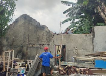 Akhirnya Dapat Bantuan, Rumah Korban Atap Ambruk di Curug Kulon Mulai Ditangani Baznas