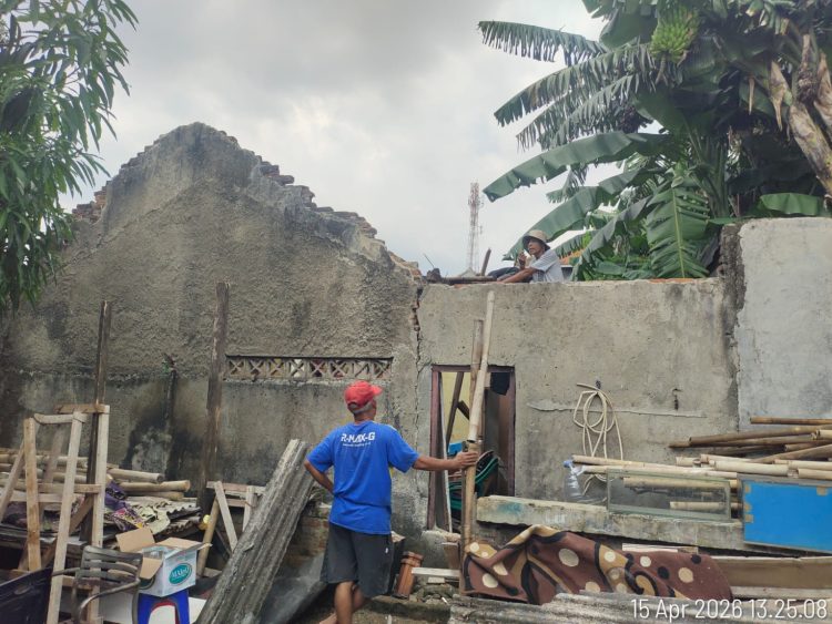 Akhirnya Dapat Bantuan, Rumah Korban Atap Ambruk di Curug Kulon Mulai Ditangani Baznas