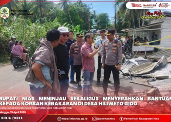 Bupati Nias Tinjau dan Serahkan Bantuan Kepada Korban Kebakaran di Hiliweto Gido