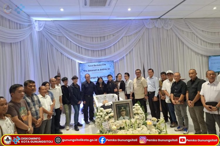 Wali Kota Gunungsitoli Melayat ke Rumah Duka Almarhum Binahati Benedictus Baeha, SH