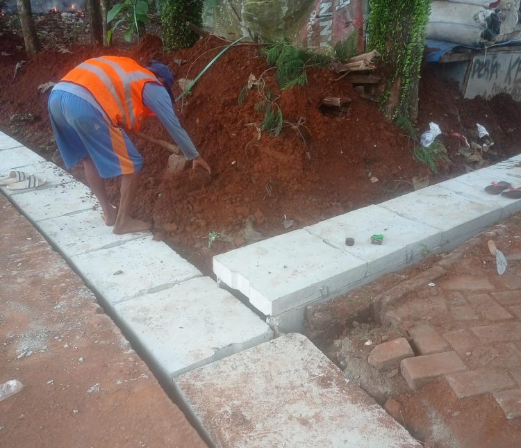 Pemasangan U-Ditch di Ciangir Nggak Beres, PPTK Kecamatan Legok Pastikan Akan Ada Evaluasi dari Pelaksana Kegiatan