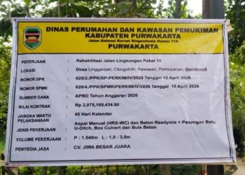 Rehabilitasi Jalan Lingkungan di Sejumlah Desa Purwakarta Tengah Dikerjakan
