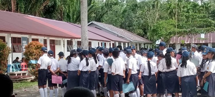 131 Siswa SMPN 2 Gido Dinyatakan Lulus Dan Dikembalikan Kepada Orang Tua
