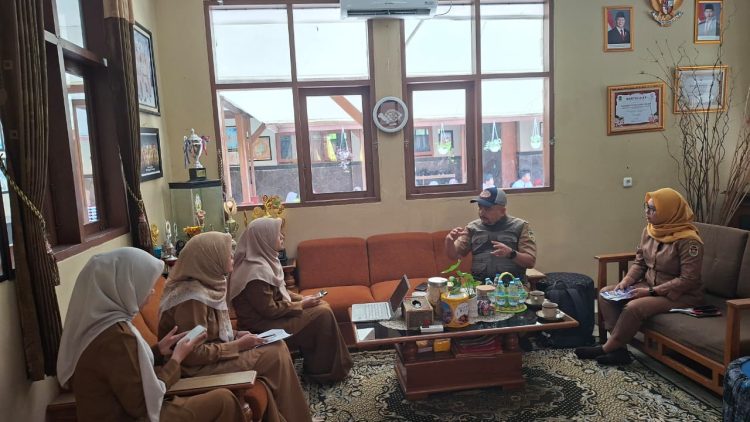 Tingkatkan Kualitas Layanan Publik, Diskominfo Purwakarta Dampingi SDN Ciwangi Kelola Pengaduan melalui SP4N-LAPOR!