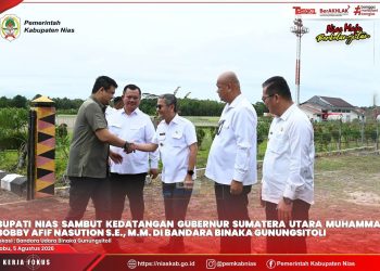 BUPATI NIAS SAMBUT KEDATANGAN GUBERNUR SUMATERA UTARA DI BANDARA BINAKA GUNUNGSITOLI