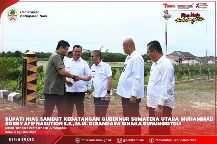 BUPATI NIAS SAMBUT KEDATANGAN GUBERNUR SUMATERA UTARA DI BANDARA BINAKA GUNUNGSITOLI