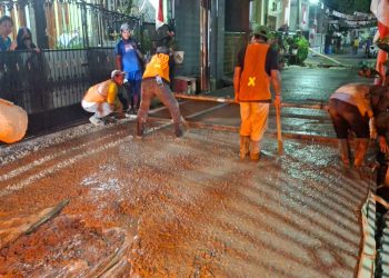 Agregat Bercampur Puing, Proyek Peningkatan Jalan Lingkungan di Perum Sari Bumi Diduga Buat Ajang Korupsi