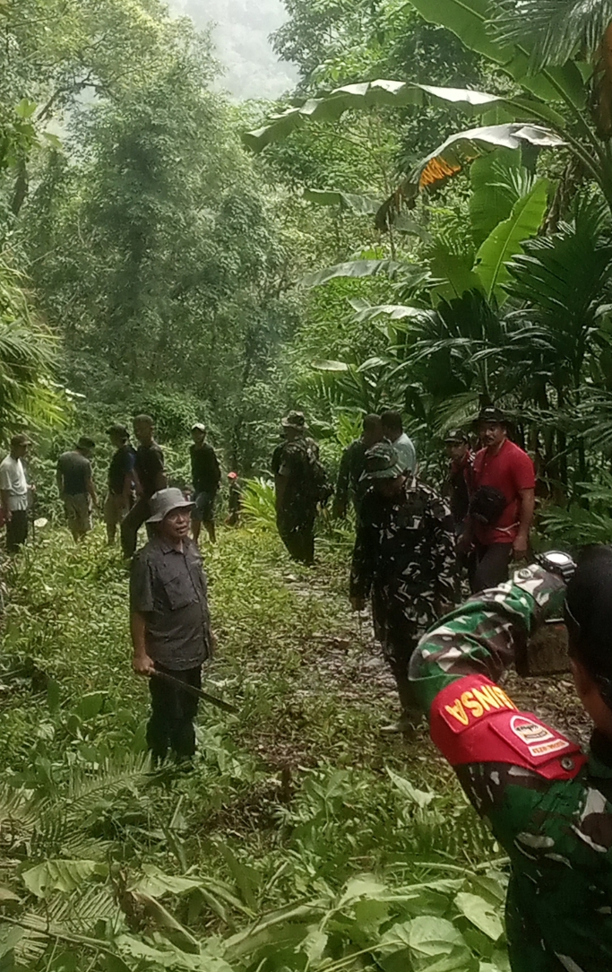 Mulai TMMD 130, Dandim 0213/Nias Bersama Ketua DPRD Nias Laksanakan Gotong Royong Bersama Masyarakat