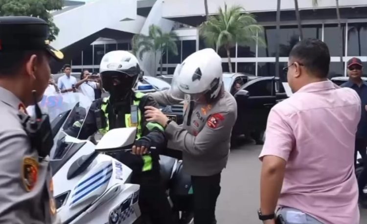 Pertama di Jakarta, Kapolri Jenderal Suyudi Temui Buruh dengan Motor Patwal