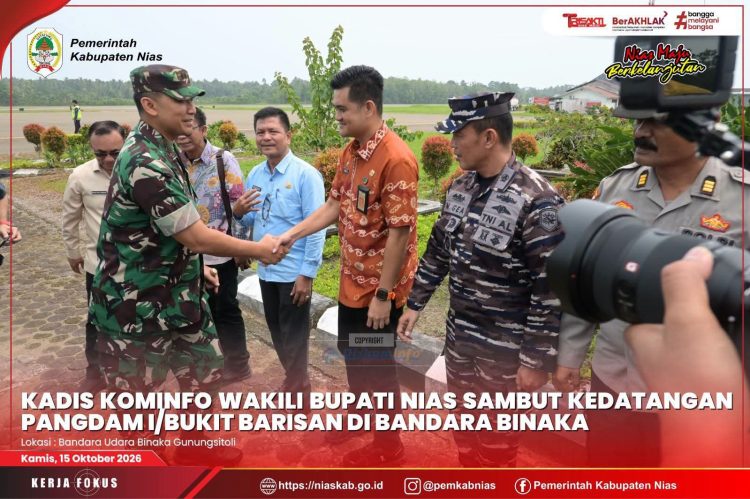 KADIS KOMINFO WAKILI BUPATI NIAS SAMBUT KEDATANGAN PANGDAM I/BUKIT BARISAN DI BANDARA BINAKA