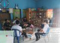 Sempat Menghindar Kepala Desa Hampalit Dipergoki oleh Tim PH Masyarakat Di Kantor Desa Hampalit